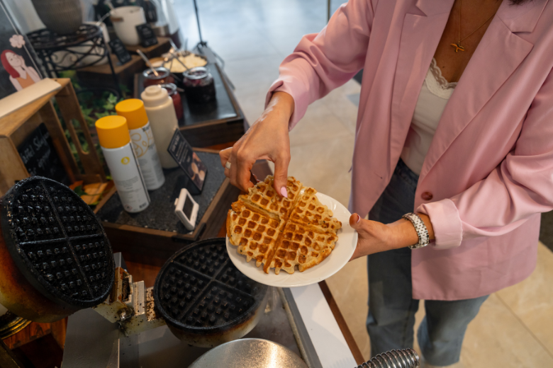 Våfflor ingår i vår meny på frukostbuffén i restaurangen.