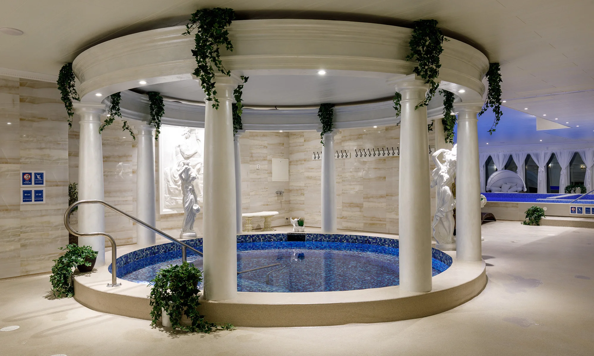 Romersk källa Romerska varma källan på spahotellet