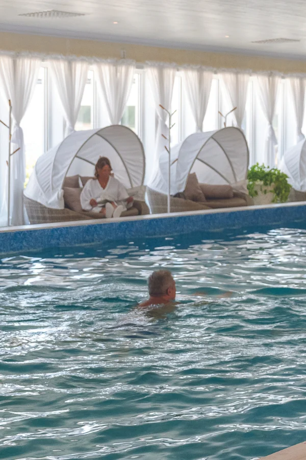 Simtur Simtur i simbassängen på Himmelsby SPA